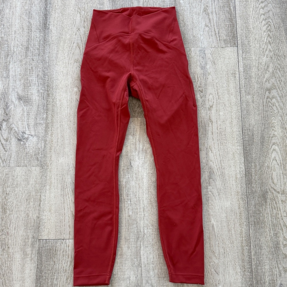 Lululemon leggings size 4 mild piling